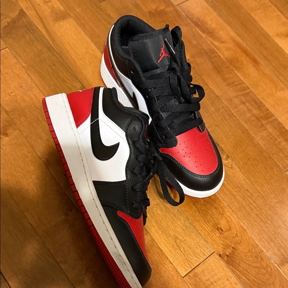 Nike Kids Sneakers - Red and Black - Picture 3 of 4